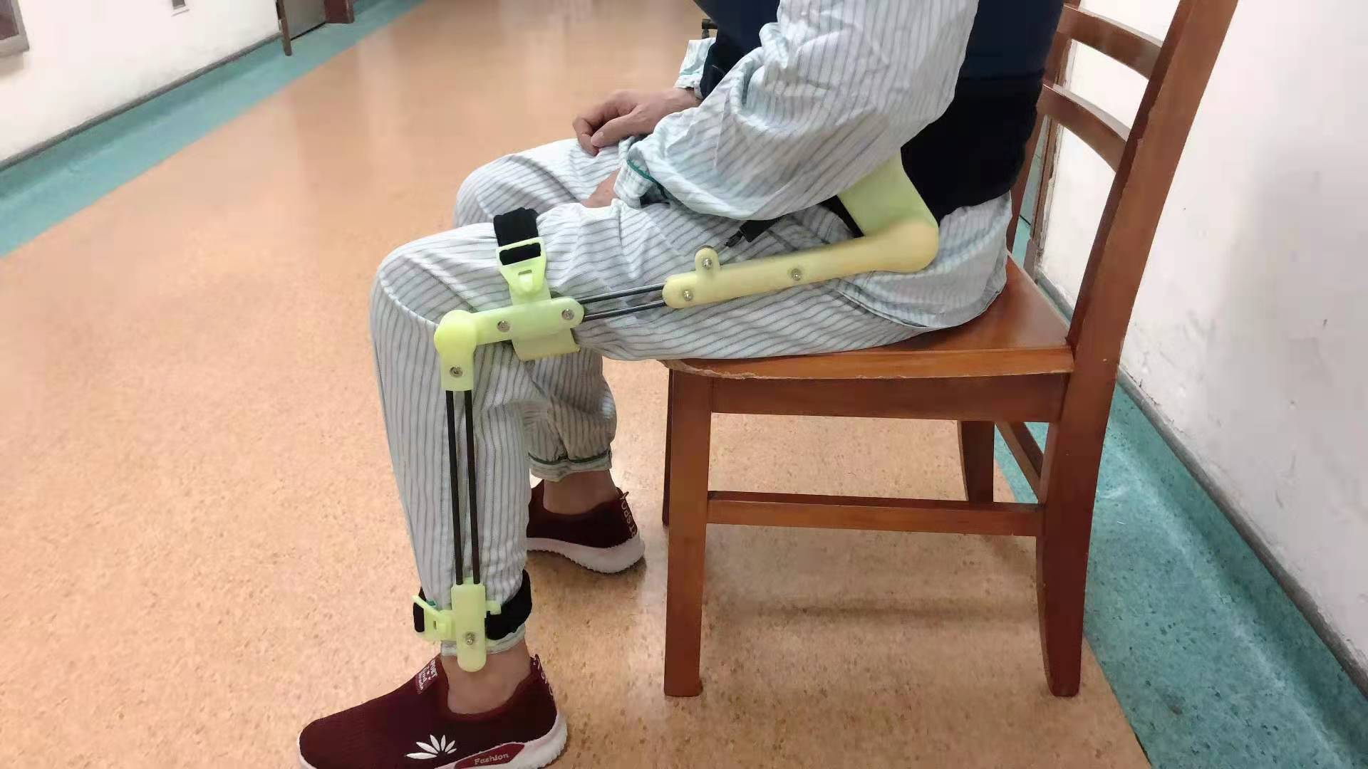 可穿戴仿生外骨骼辅具