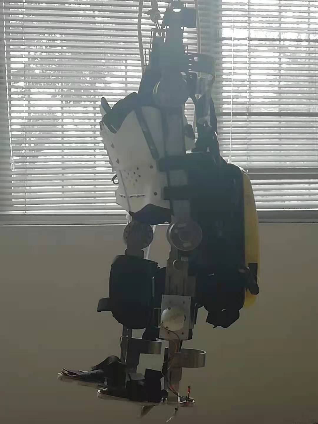 可穿戴仿生外骨骼辅具